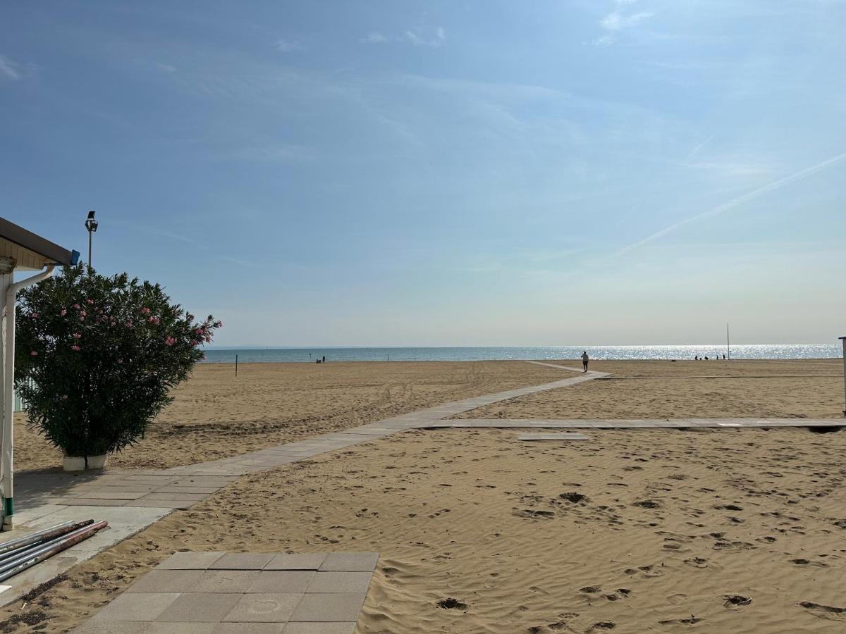 Beach Front Apartment Sabbiadoro Lignano Sabbiadoro Buitenkant foto