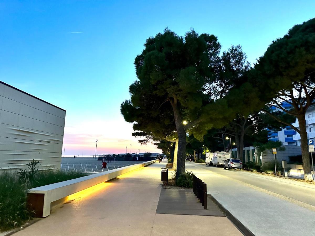 Beach Front Apartment Sabbiadoro Lignano Sabbiadoro Buitenkant foto