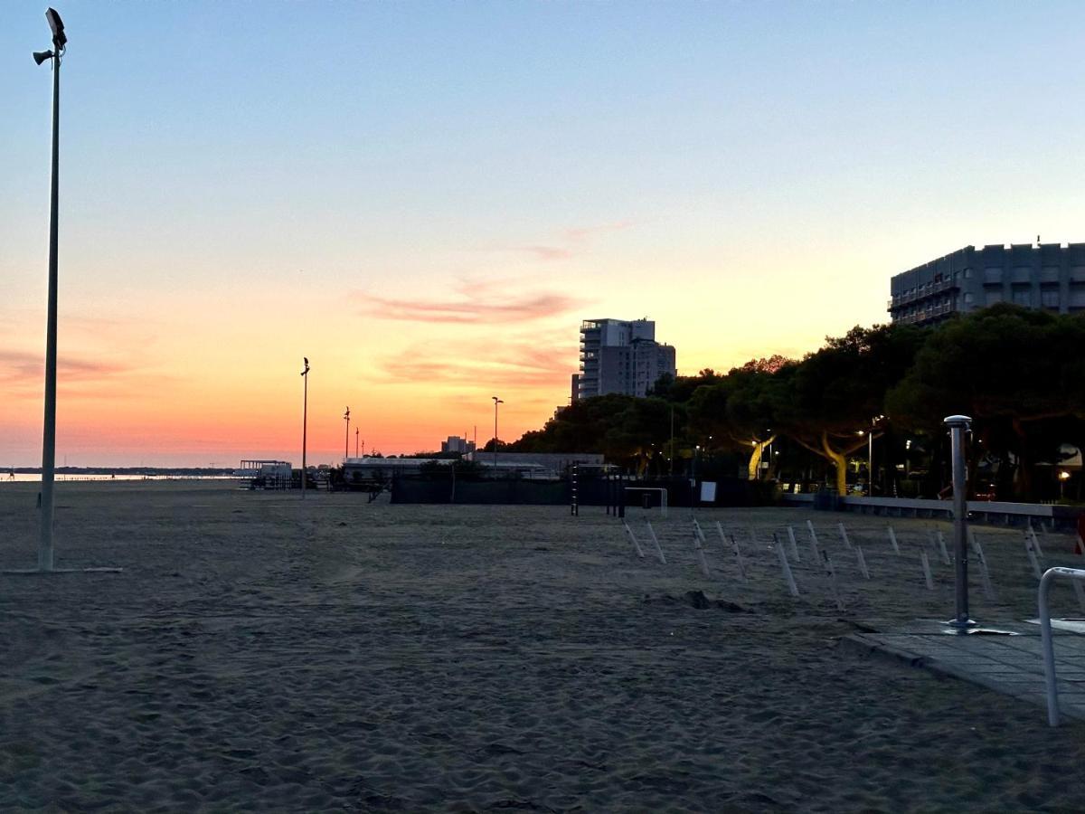 Beach Front Apartment Sabbiadoro Lignano Sabbiadoro Buitenkant foto